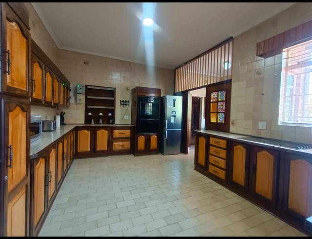 4 BEDROOM HOUSE FOR SALE IN VANDERBIJLPARK SE 3